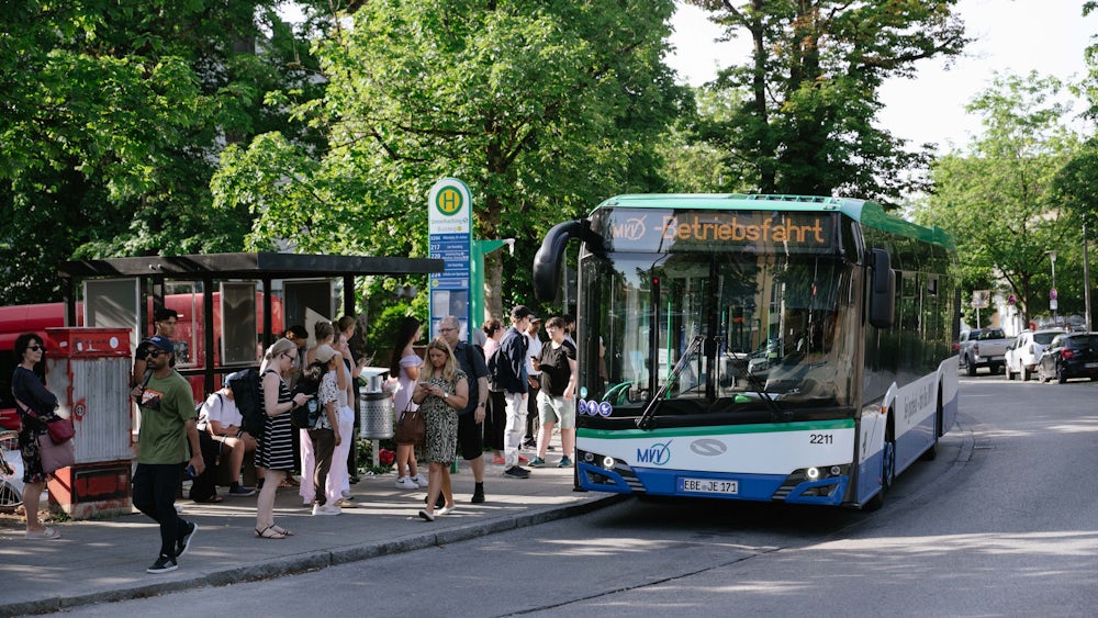 Der Schienenersatzverkehr zwischen Giesing und Holzkirchen wird noch länger laufen.