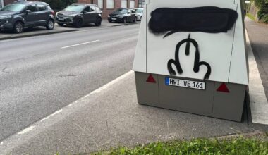Blitzeranhänger in Essen wird beschmiert