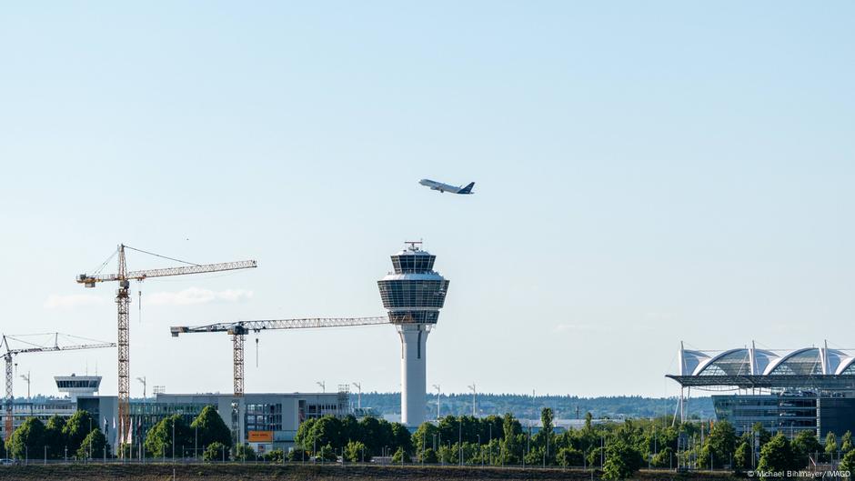 Flughafen München soll Abschiebeterminal bekommen – DW – 24.07.2025