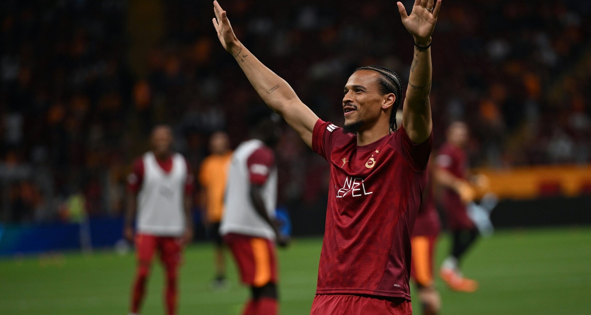 Leroy Sané bei Galatasaray-Debüt gefeiert