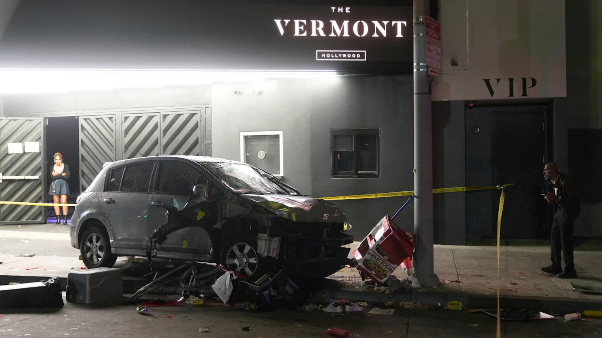 Los Angeles: Auto fährt in Menschenmenge und verletzt mehr als 30 Personen - Panorama
