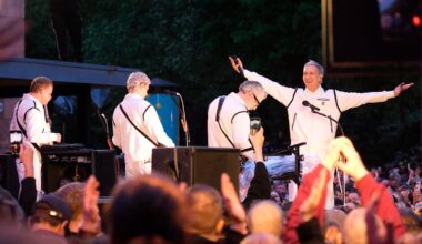Kraftklub droht Bußgeld wegen Überraschungs-Konzert | Regional