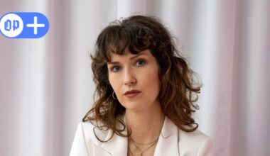 Katja Lewina liest im KFZ über Tod und Endlichkeit