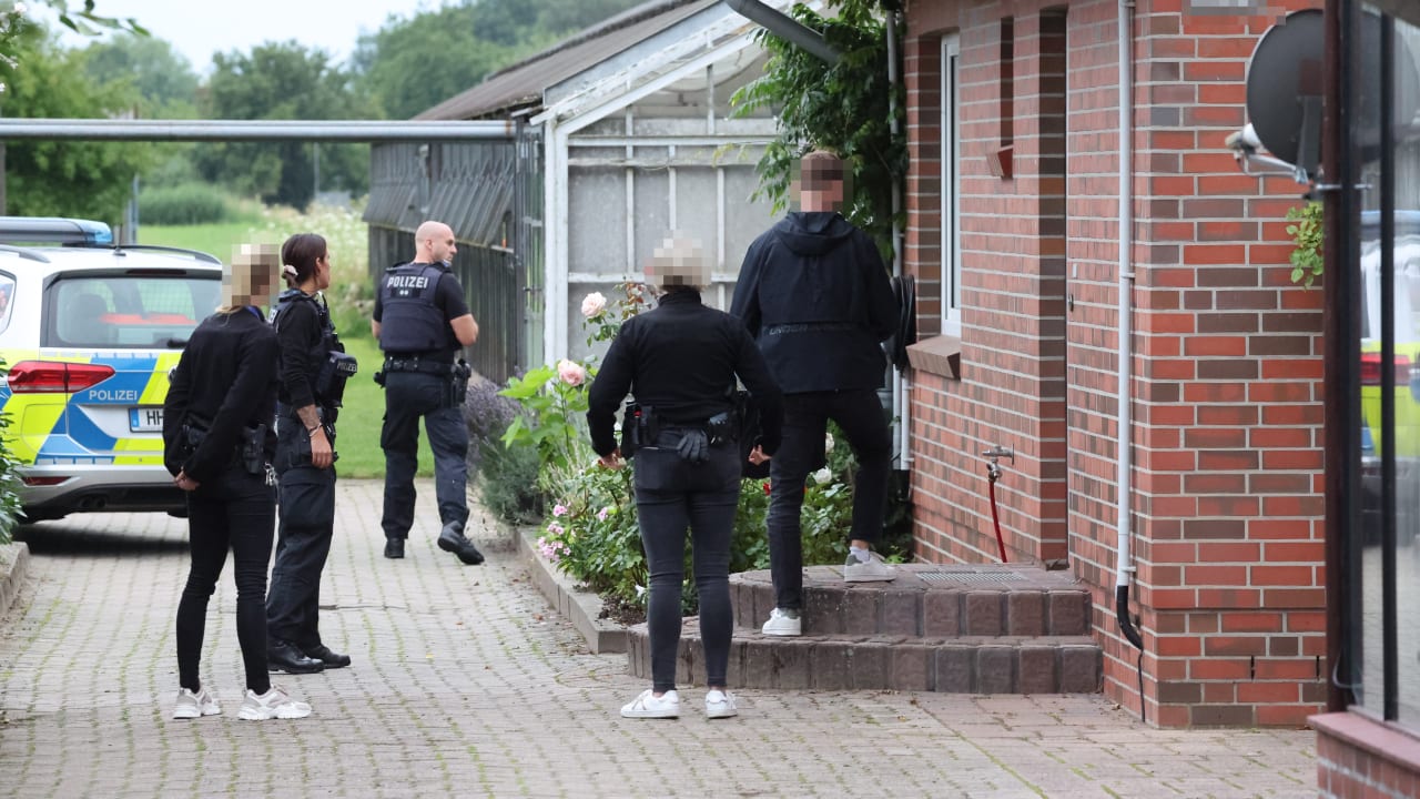 In Norddeutschland: Groß-Razzia gegen HSV-Hooligans | Regional