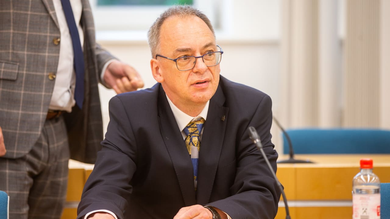 Masken-Richter scheitert am Verfassungsgericht | Politik
