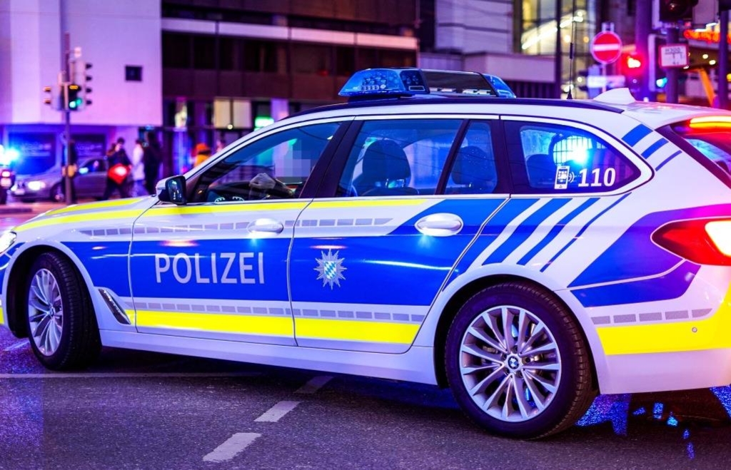 Autofahrerin (27) rast mit 100 Stundenkilometer durch Augsburger Innenstadt