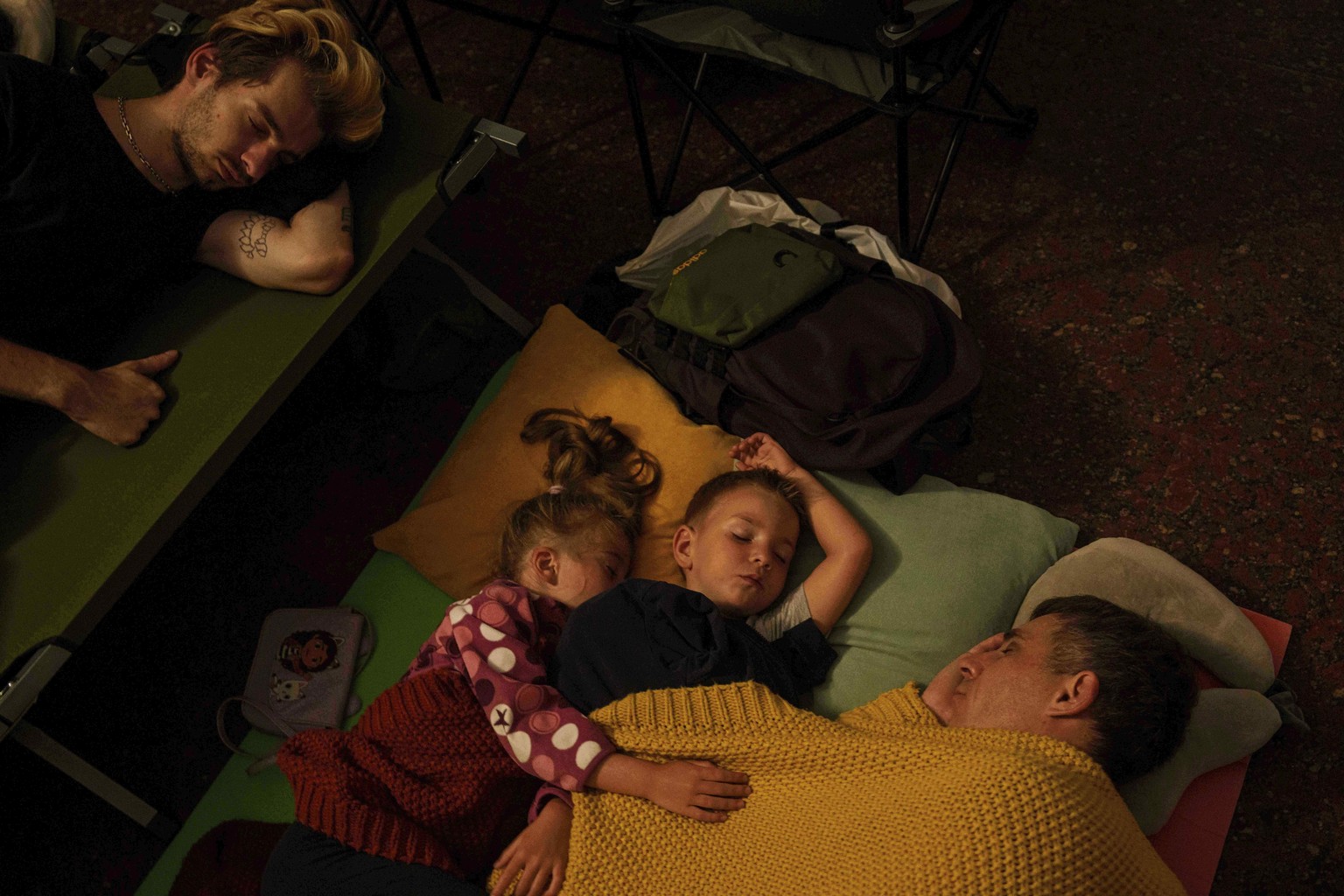 A family sleep on the platform of a metro station as they take cover during a Russian attack on Kyiv, Ukraine, on Thursday, July 10, 2025. (AP Photo/Evgeniy Maloletka)
APTOPIX Russia Ukraine War