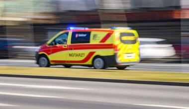 Unfälle - Fußgänger gerät in Wuppertal unter Bus - Panorama