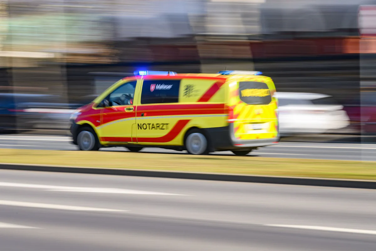 Unfälle - Fußgänger gerät in Wuppertal unter Bus - Panorama