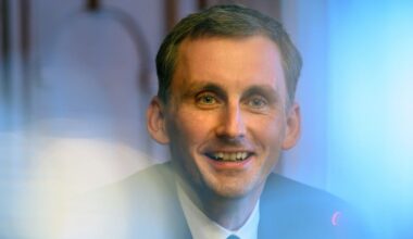 Sachsen-Anhalts Bildungsminister Jan Riedel äußert sich zum Vorstoß für Migranten-Obergrenzen an Schulen.