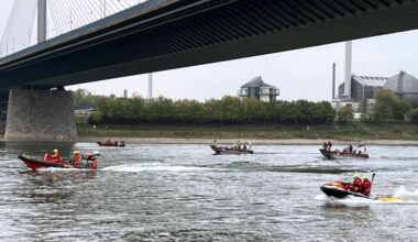 Großeinsatz auf dem Rhein: Pkw ins Wasser geraten – Fahrer rettet sich