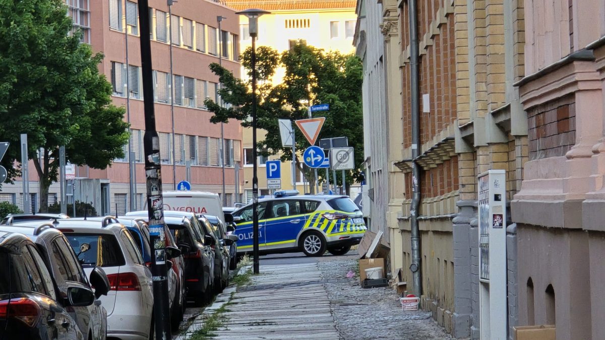 Toter Mann mit Stichverletzungen in Wohnung gegenüber der Polizeiinspektion entdeckt – Obduktionsergebnis des Vietnamesen liegt vor