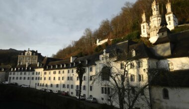 Missbrauchsskandal an französischen Schulen: Kommission schlägt Maßnahmen vor - Politik