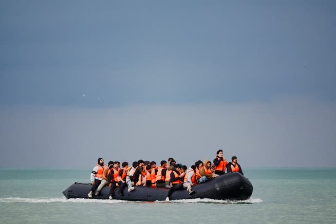 Bootsmigranten an der Kanalküste nahe Wimereux, Nordfrankreich. Aufnahme vom September 2024.