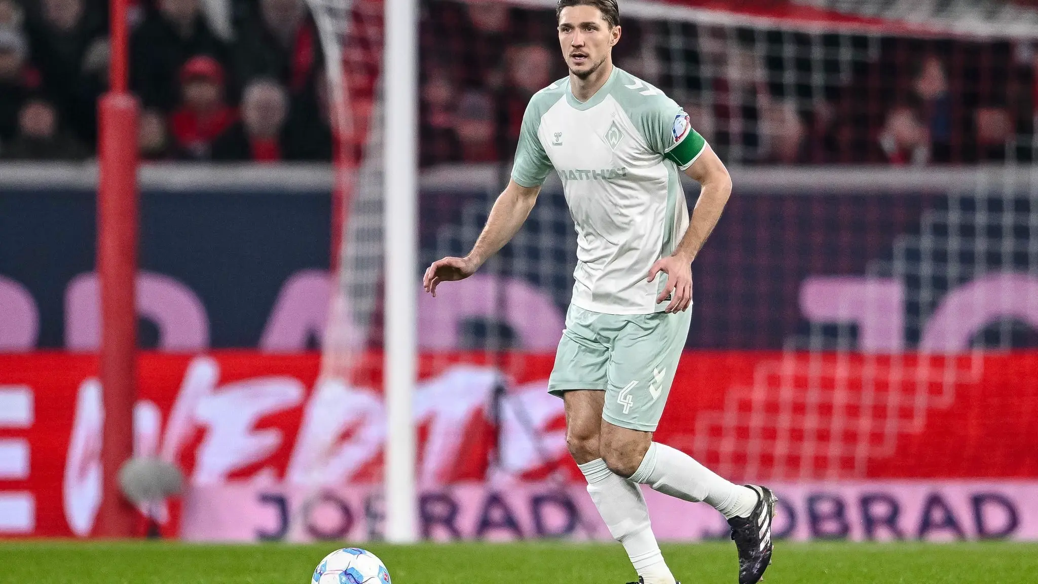 SC Freiburg - Werder Bremen: ARCHIV - 21.02.2025, Baden-Württemberg, Freiburg im Breisgau: Fußball: Bundesliga, SC Freiburg - Werder Bremen, 23. Spieltag, Europa-Park Stadion. Bremens Niklas Stark in Aktion. (zu dpa: «Werder verlängert mit Abwehrspieler Stark») Foto: Harry Langer/dpa +++ dpa-Bildfunk +++