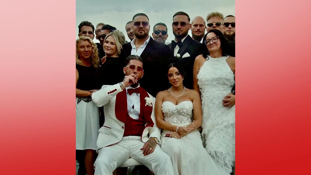 Mike und Leylas HEITERE Hochzeit: Darum trugen die meisten Gäste Schwarz | Unterhaltung