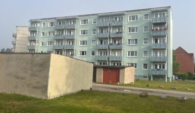 Bunte Graffitis sollen graue Flächen aufmischen