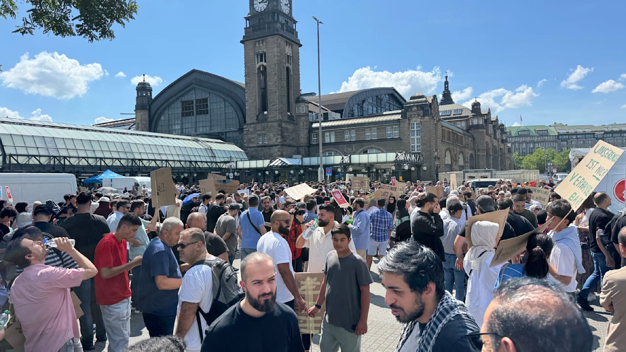 Demonstration in Hamburg: Islamisten fordern Aufhebung von Moschee-Verbot | Regional