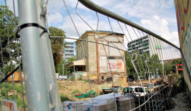 Auf der Baustelle auf dem Gelände der einstigen Schorre in der Willy-Brandt-Straße in Halle scheint nur wenig zu passieren.