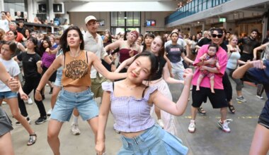 Tanz den Gasteig in München: Wo 70-Jährige zu K-Pop tanzen - München