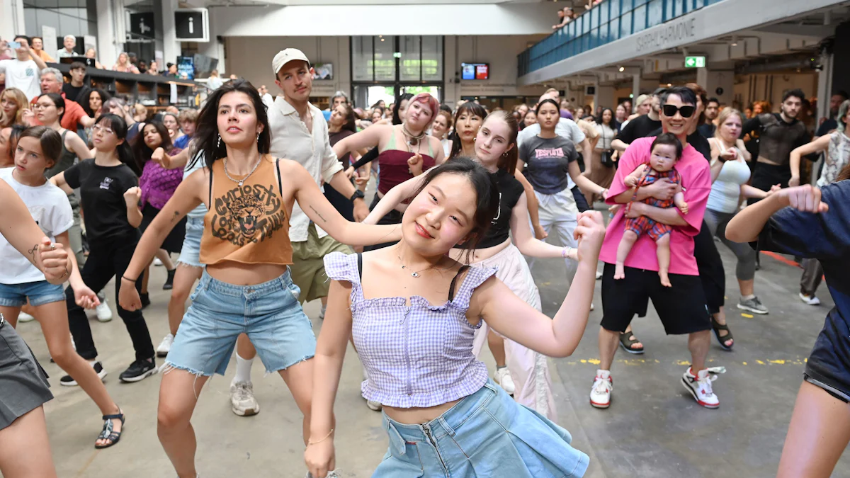 Tanz den Gasteig in München: Wo 70-Jährige zu K-Pop tanzen - München