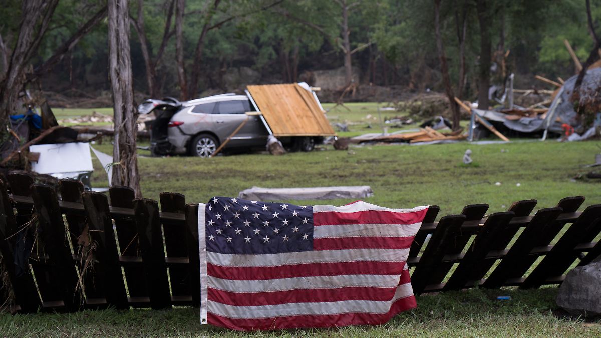 Wut über ausbleibende Warnungen: Trump zeigt bei Texas-Flut auf Biden-Regierung