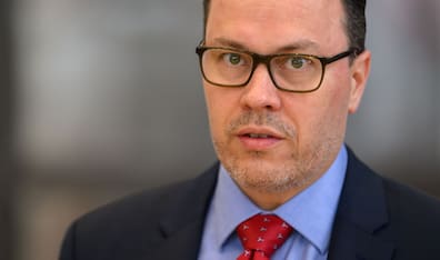 „Großes Bedauern“: Sachsens Wirtschaftsminister Dirk Panter. Er forderte den Dow-Konzern auf, „weiterhin für die soziale Absicherung der betroffenen Mitarbeiter zu sorgen“.