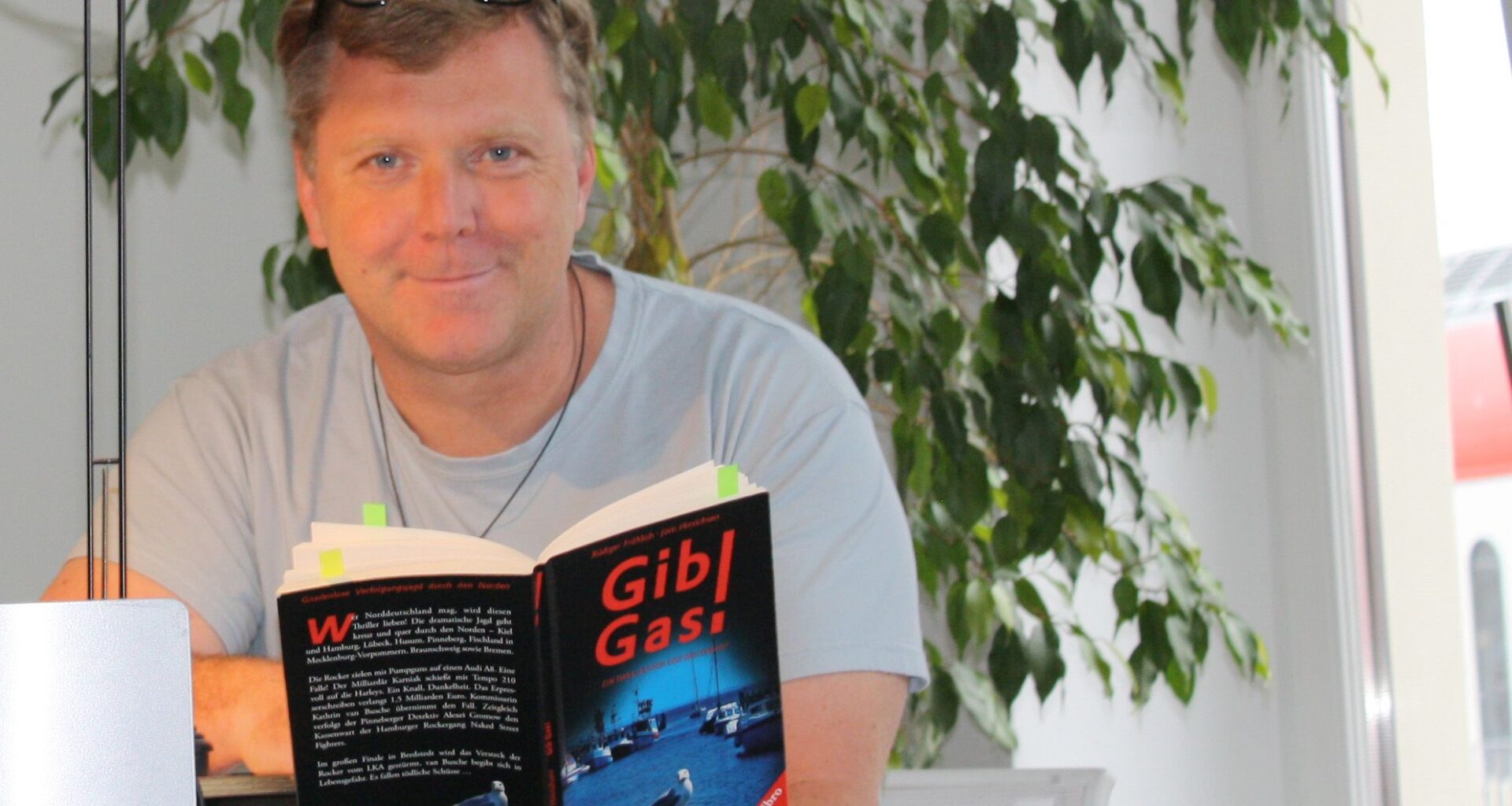 Rüdiger Fröhlich mit Thriller „Gib Gas!“ bei den Tennisfreunden Budenheim am 10. Juli - sensor Magazin