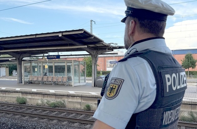 BPOL-HB: Gesuchter algerischer Räuber geht Bundespolizisten in Lüneburg ins Netz