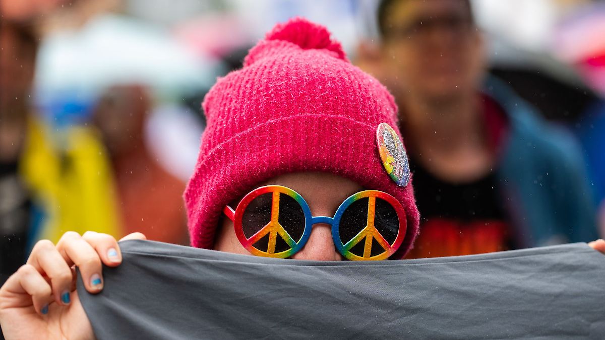 Berlin & Brandenburg: Polizei begleitet CSDs - Behörde: Keine Störungen in Bernau