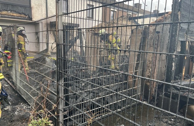 POL-AC: Brand in Alsdorf: Gartenarbeiten geraten außer Kontrolle