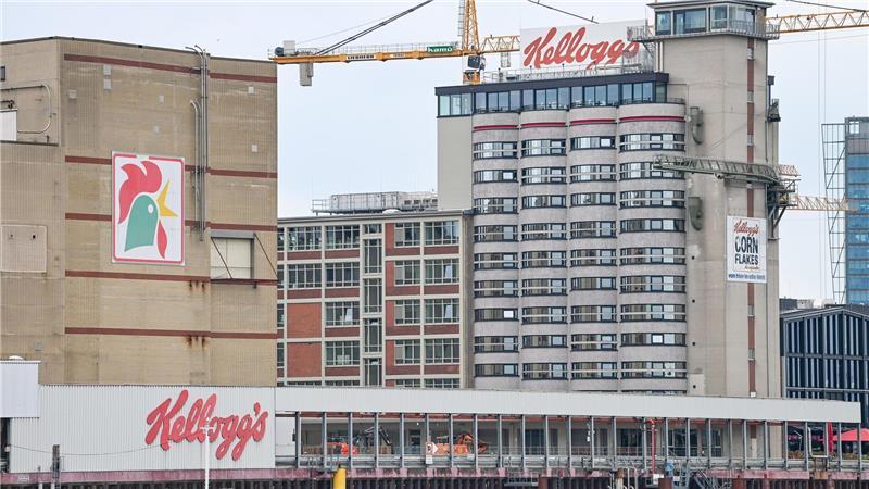 Blick auf das John & Will Silo-Hotel auf der Bremer Überseeinsel: Wo früher Reis und Mais für die Frühstücksflocken-Produktion von Kellogg‘s lagerten, übernachten heute Hotelgäste.