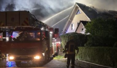 Extremwetter-Tag in Deutschland: Blitz zündet Haus an, Bäume knicken, Autobahn platzt auf