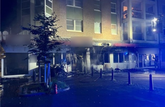 POL-DU: Neumühl: Brand eines Mehrfamilienhaus mit Geschäft - Zeugensuche