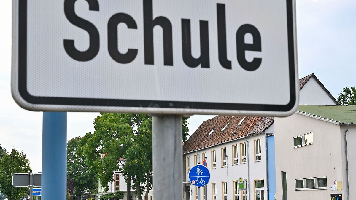 Berlin & Brandenburg: Minister: Extremismus an Schulen ist Riesen-Herausforderung