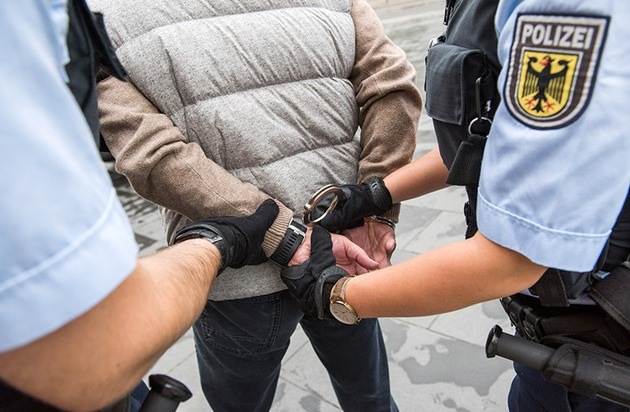 BPOL NRW: Bundespolizei nimmt Schleuser fest - Haftrichter beim Amtsgericht Aachen ...