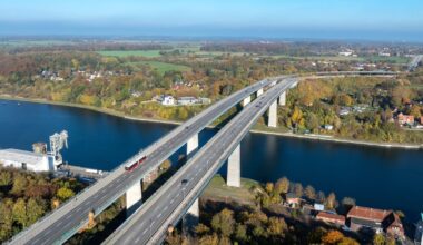 Unfall auf Holtenauer Hochbrücke in Kiel: Strecke ins Zentrum gesperrt