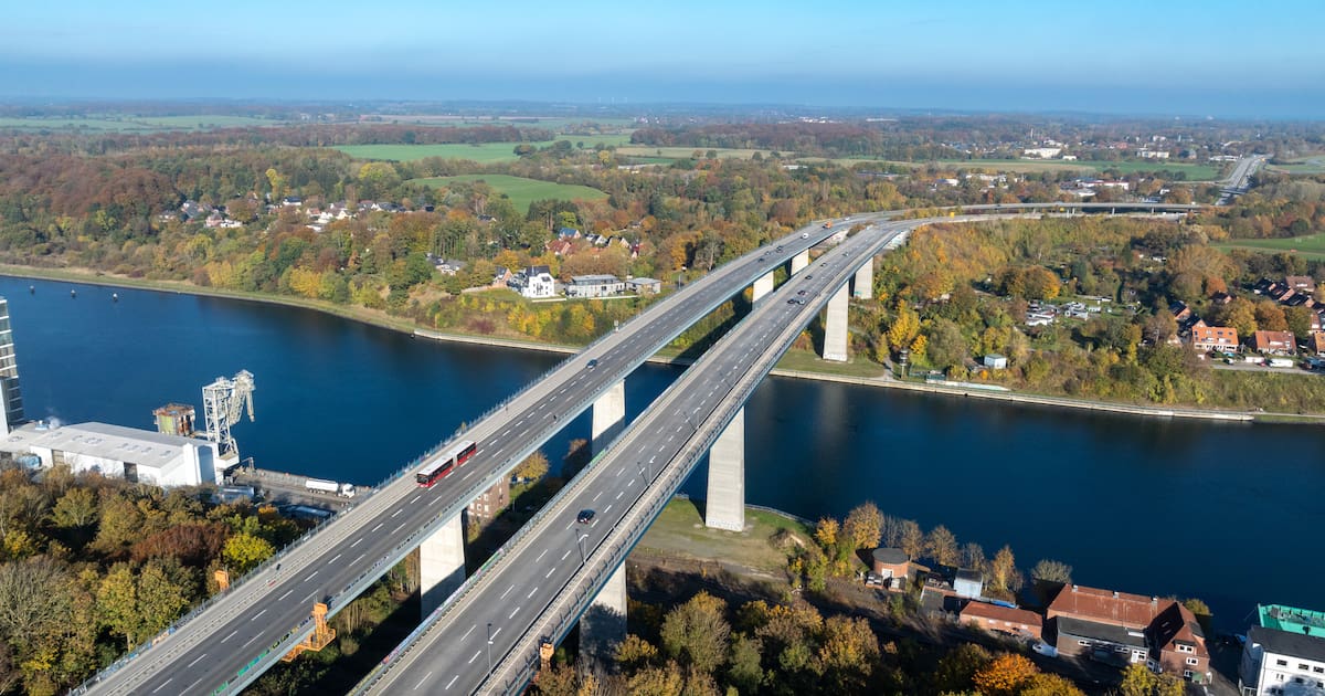 Unfall auf Holtenauer Hochbrücke in Kiel: Strecke ins Zentrum gesperrt