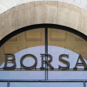 Borsa oggi 16 luglio: Europa cauta, Stellantis, Renault e tech in profondo rosso – DIRETTA