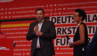Lars Klingbeil bei der Matthias Ecke bei der SPD-Wahlkampfveranstaltung am 01. Juni auf dem Burgplatz. Foto: Yaro Allisat