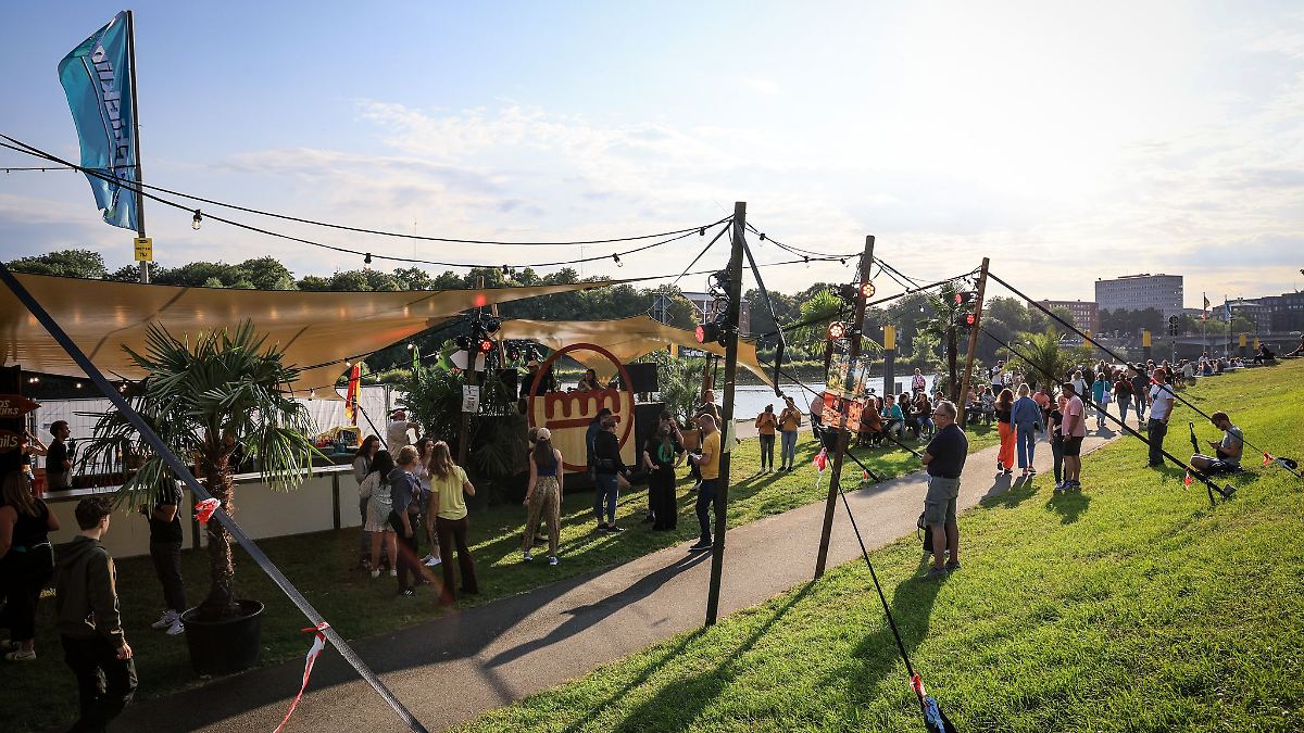 Niedersachsen & Bremen: Breminale startet – Musik, Yoga und Riesenrad am Deich