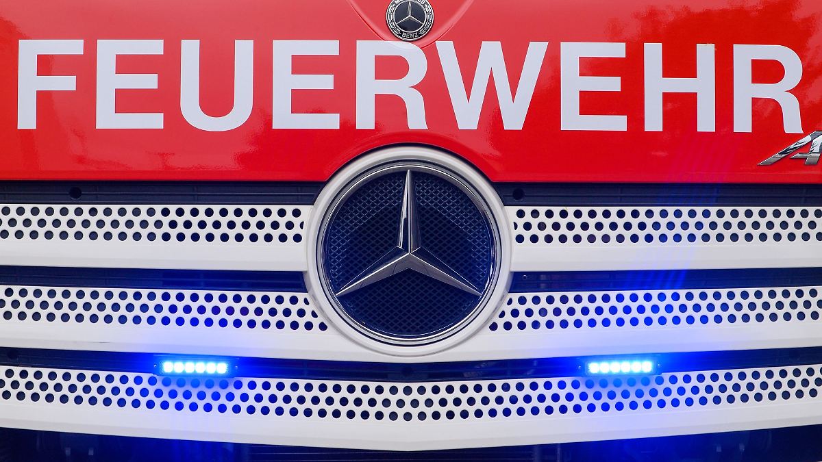Berlin & Brandenburg: Feuerwehrauto kippt um - Sechs Einsatzkräfte verletzt