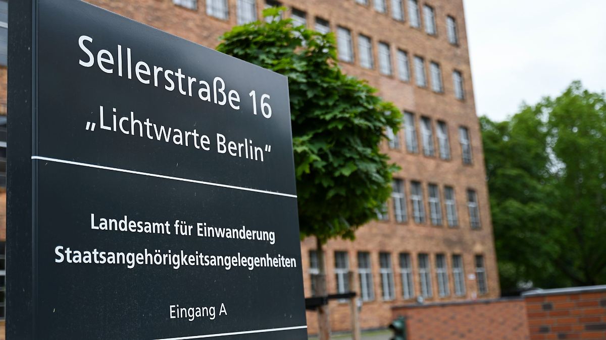 Berlin & Brandenburg: Termin gegen Geld? - Behördenmitarbeiterin unter Verdacht