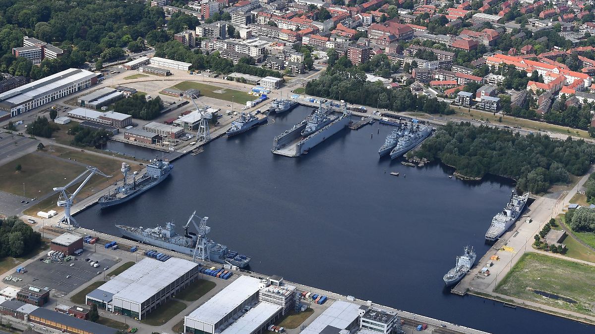 Niedersachsen & Bremen: Drohnen über Marinearsenal - Polizei ermittelt Verdächtige