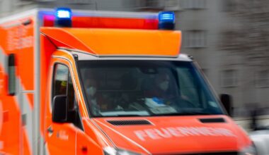 Berlin & Brandenburg: Gegen Baum gefahren - Autofahrer in Pankow verletzt