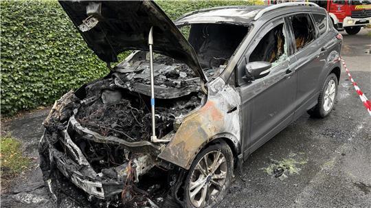 Der Ford ist in Dollern komplett ausgebrannt.