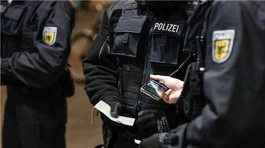 Ehepaar landet nach lautem Streit im Gefängnis