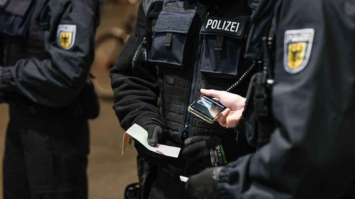 Niedersachsen & Bremen: Ehepaar landet nach lautem Streit im Gefängnis