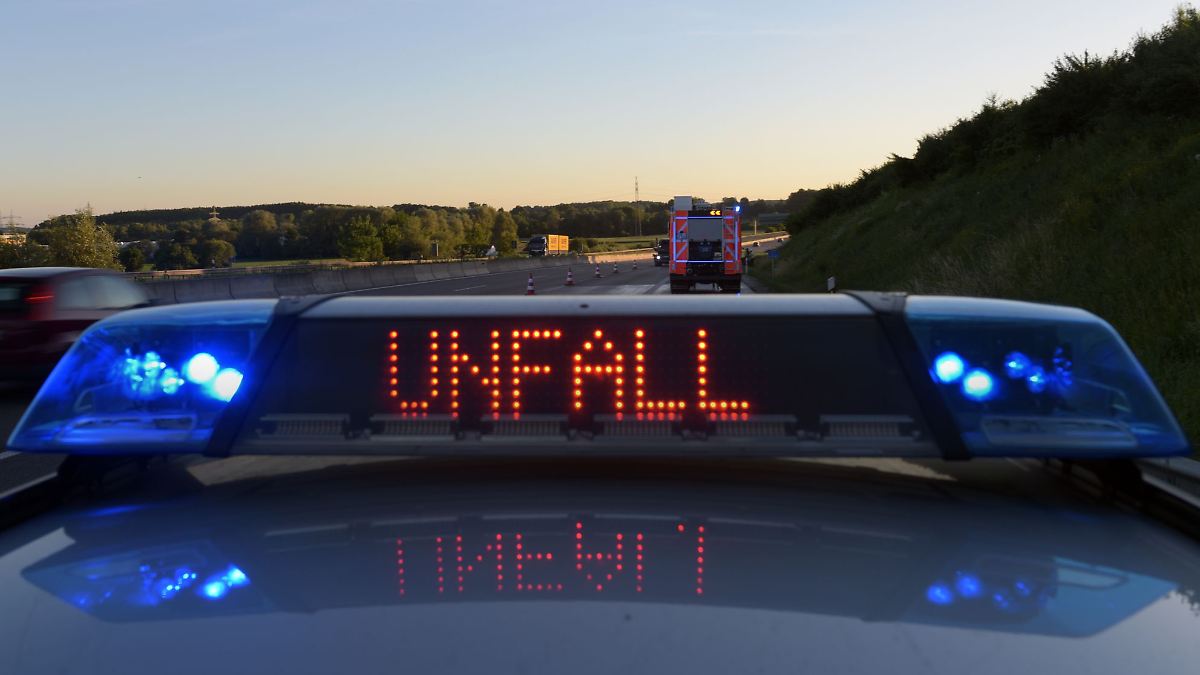 Niedersachsen & Bremen: Motorradfahrer verunglückt auf A1 - Polizei sucht Zeugen