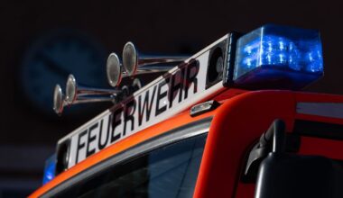 Nordrhein-Westfalen: Lagerhalle brennt in Duisburg - Starke Rauchentwicklung